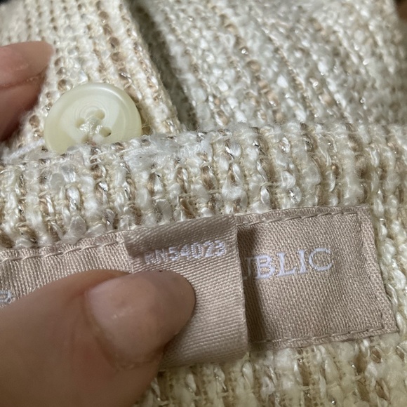 “BANANA REPUBLIC” Off White WITH Gold Thread Tweed Shorts. - Picture 14 of 16